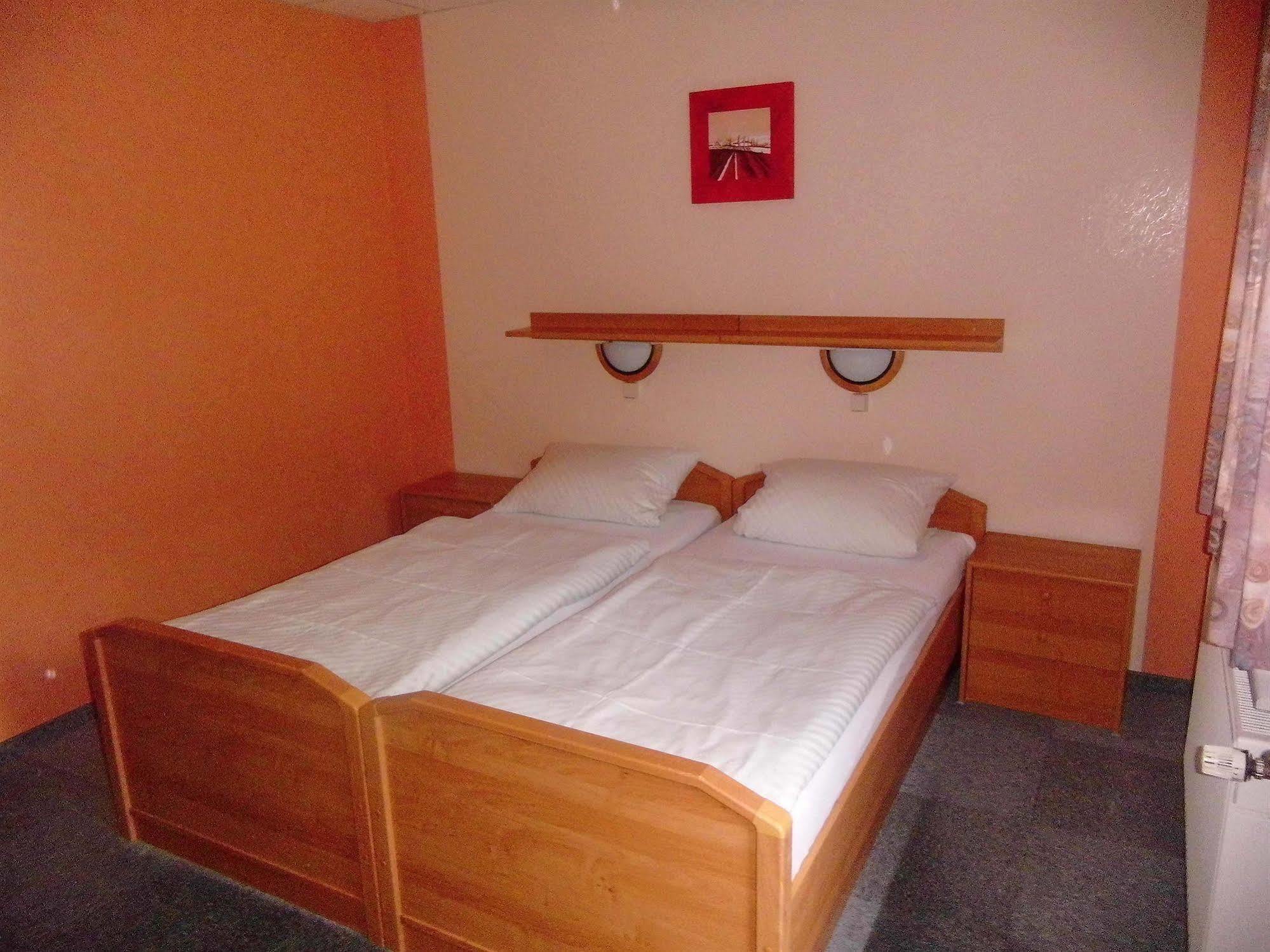 Hotel-Garni "Hof Von Hannover" ヴィットムント エクステリア 写真