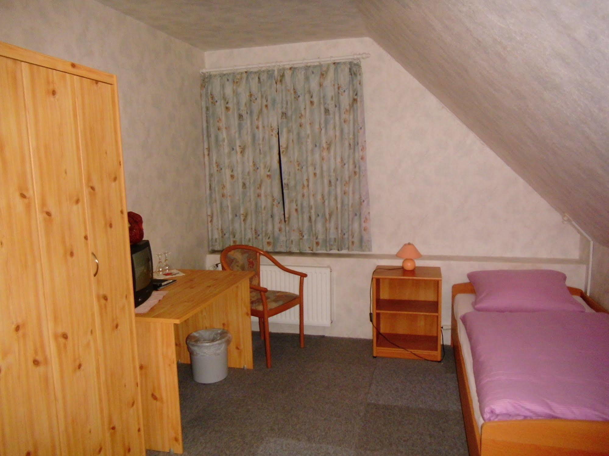 Hotel-Garni "Hof Von Hannover" ヴィットムント エクステリア 写真