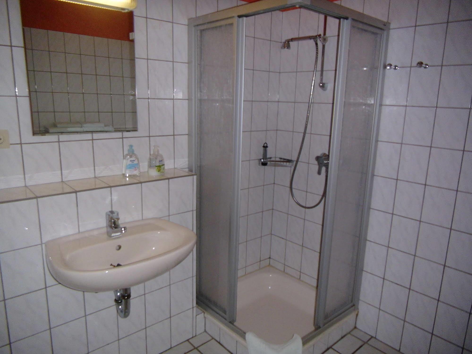 Hotel-Garni "Hof Von Hannover" ヴィットムント エクステリア 写真