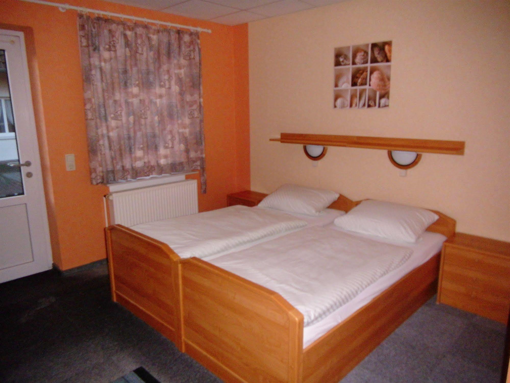 Hotel-Garni "Hof Von Hannover" ヴィットムント エクステリア 写真